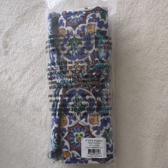 Vera Bradley Make-Up Brush Roll Insert in Lisbon Medallion Cool - Picture 5 of 10